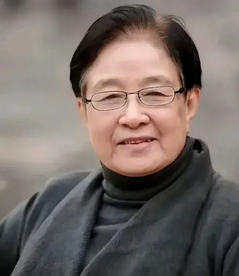 内地音乐界，死活认可不了刀郎的作品，二十年前的打压己成历史，十年后的复出，集体沉