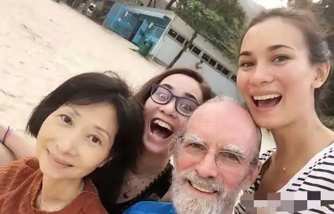 韩庚上辈子一定是拯救了银河系，才能娶到卢靖姗这么好的老婆！卢靖姗身为混血儿，完美