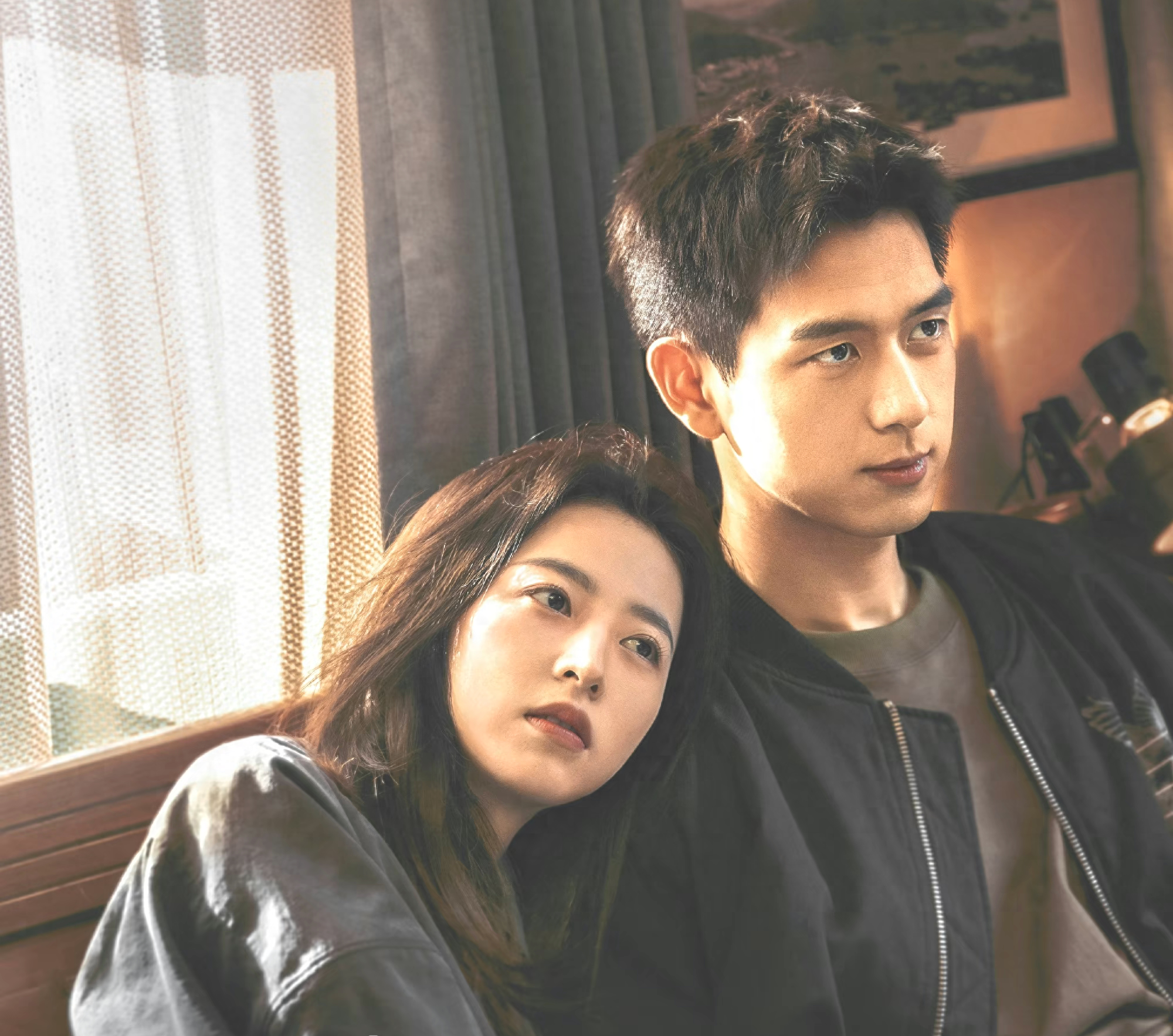 《春色寄情人》热播，李现和周雨彤最近的出镜率好高、两人好忙啊。

这部剧好看，立