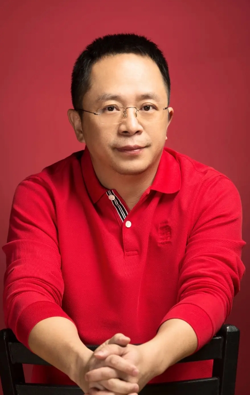 周鸿祎首次出演短剧，预计27号揭晓神秘角色。网友分析来了：

一、听说老周要演戏