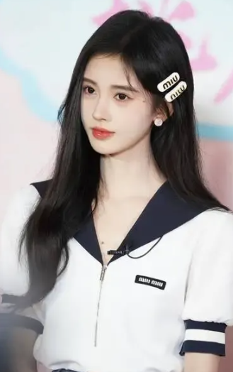 评价一著名女星鞠婧祎的颜值