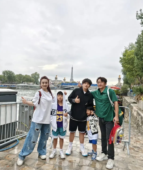 难怪娱乐圈天王们宁愿找网红，也不愿意找高学历美女，冉莹颖就是很好的反面例证。
