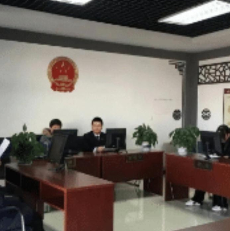 广东一男子的妻子被性侵，为妻子报复，杀了性侵者。该男子在法庭上多次问法官：“如果