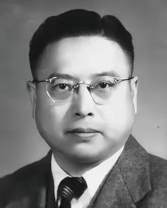 1949年，黄竞武被捕，敌人见他不屈服，就把他活埋。当泥土将他全部埋没时，敌人正