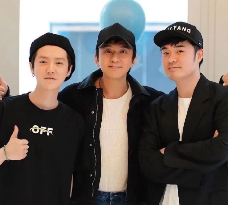 鹿晗出事后，陈赫考虑换头像，但他见邓超还没动静，所以也按兵不动，邓超估计也不知道