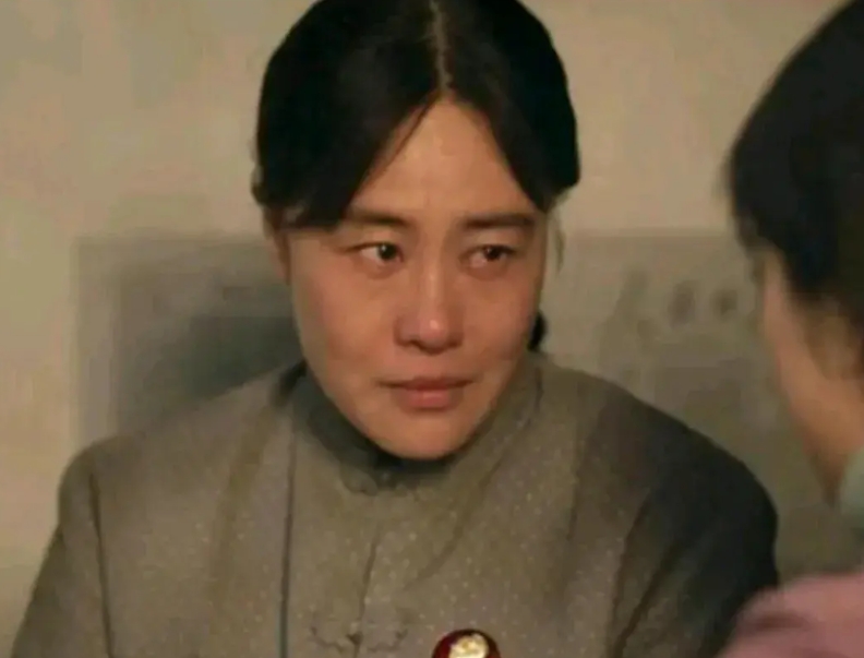 《六姊妹》中邬君梅扮演的刘美心受到一些网友的演技质疑，其实不然。
邬君梅这种演法