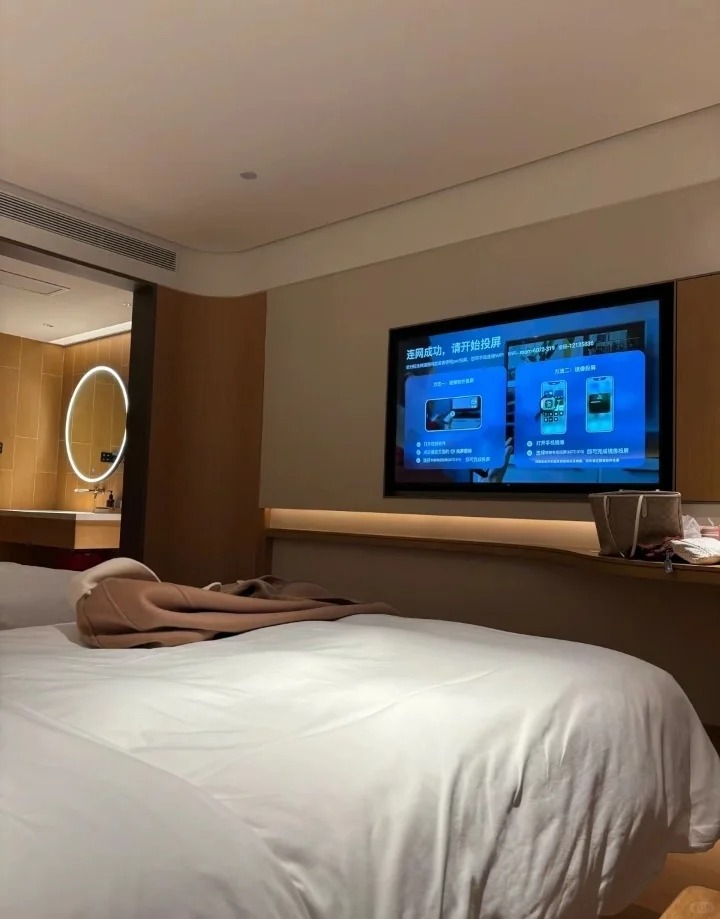 为什么大家上班以后都开始住比较奢华酒店？
大学的时候出去玩都是凑合，和室友四个人