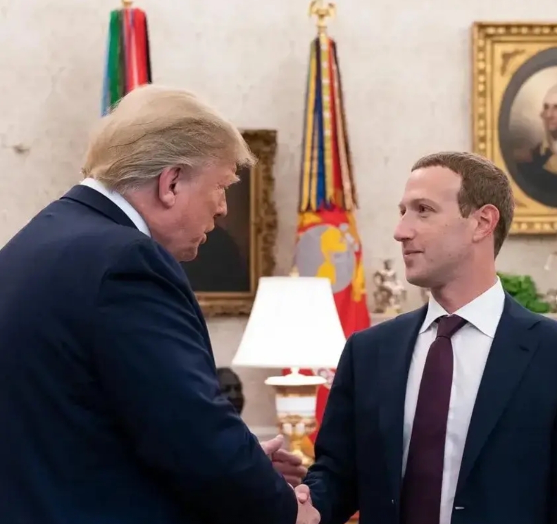 作为特朗普的行宫，海湖庄园又名小白宫。就在刚刚，脸书CEO扎克伯格来此向特朗普表