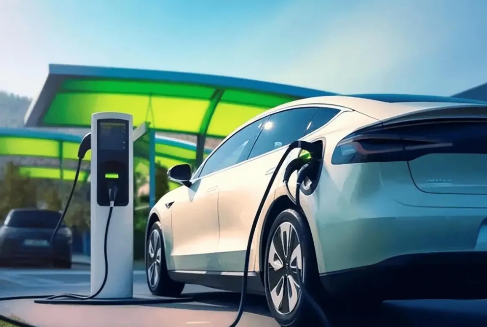 提出大力发展新能源车的人真是个天才，这招会让中西之间的国力差距迅速缩小。
1.我