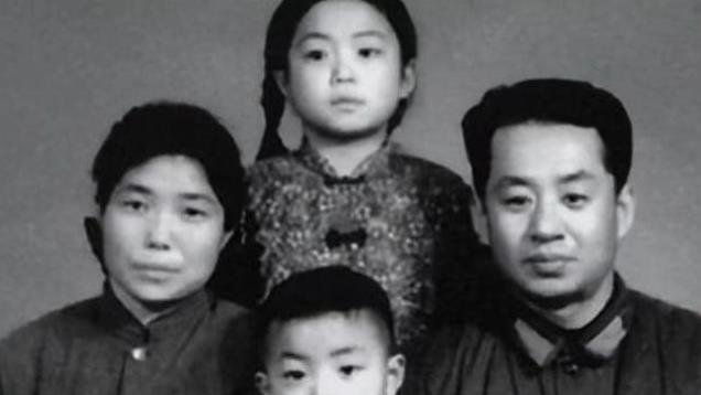 金星第一任妻子有多美？貌美如花眉眼动人，俩人离婚时还怀着孕！