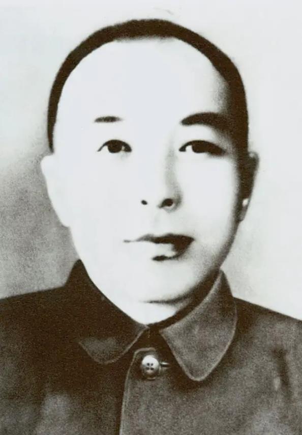 1946年，抗联将领李兆麟去一个年轻女子家里赴约，刚喝了一口茶后，他感觉有些头晕