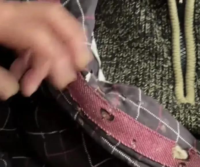 88岁焦晃近况曝光！烟不离手，衣服满是洞。
 
你说他没钱吧，他抽软中，你说他有