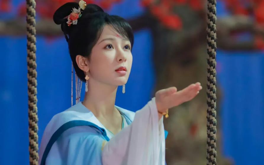 《长相思 2》开播后，收视一般，广告数量减少，热度平平。该剧剧情崩塌，剪辑混乱，
