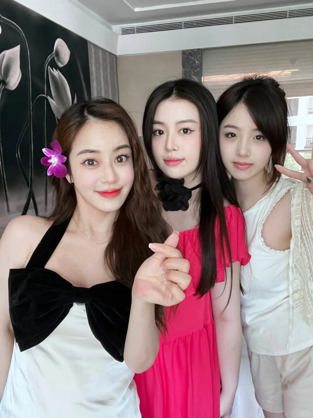 自己生的两个小闺蜜终于长大啦