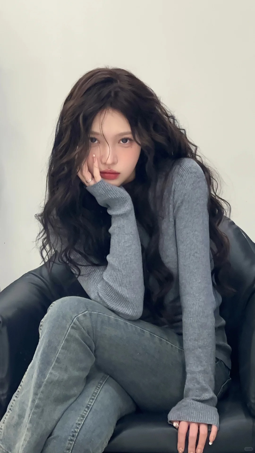 New Look🌪
换发型咯 新发色也好喜欢！
很新的韩系卷发类型