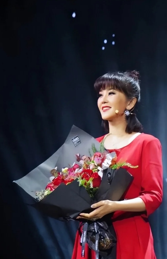 在央视主持15年，辞职离开后又被高薪聘回