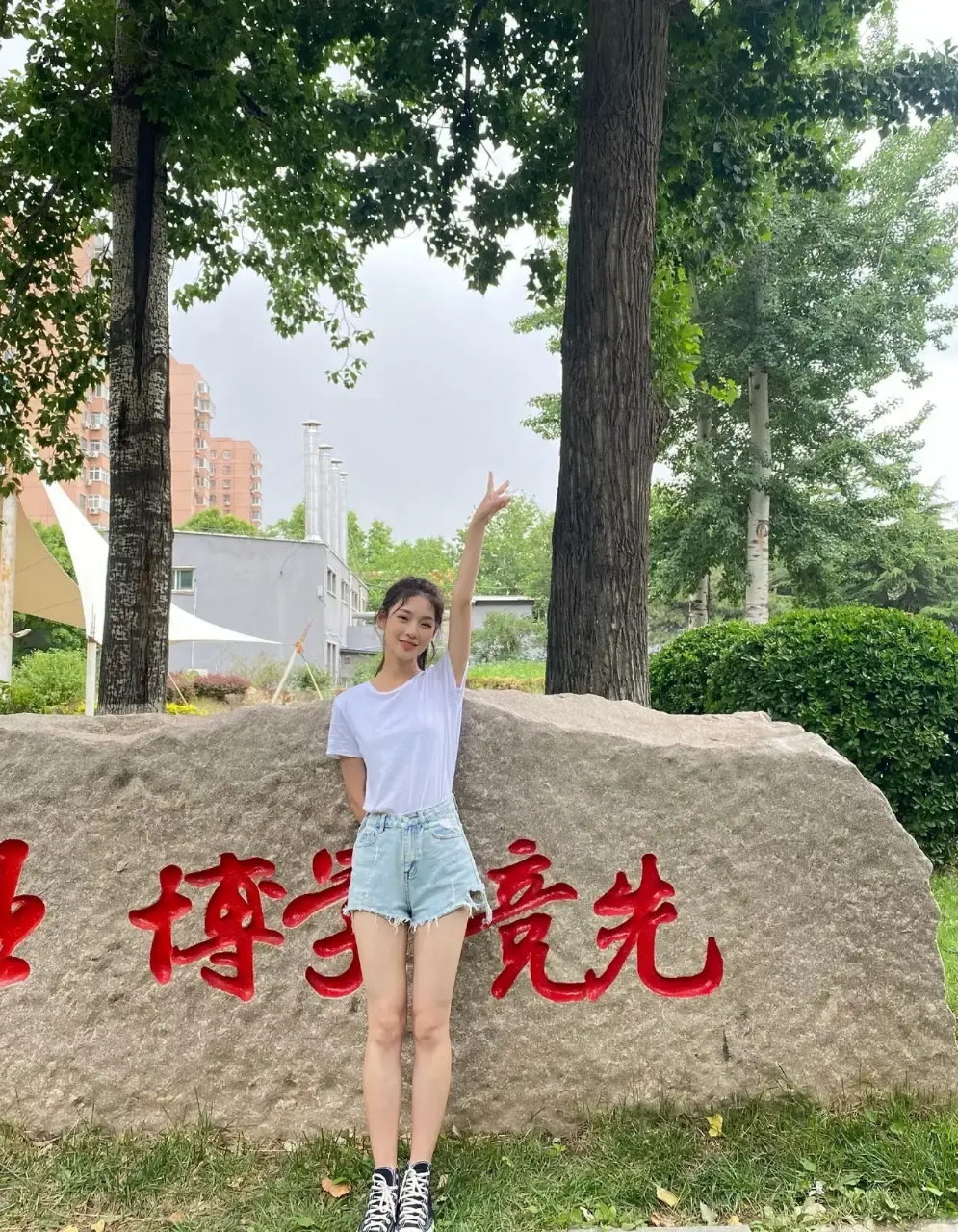 一名复旦女大学生分享自己的经历：她的父母为了培养她花费了100万。在谈婚论嫁的时