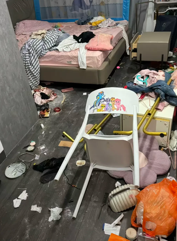 摊牌了，我不想当个好婆婆。
我自己有退休金，不想跟着大众想法，讨好儿媳妇。年轻时