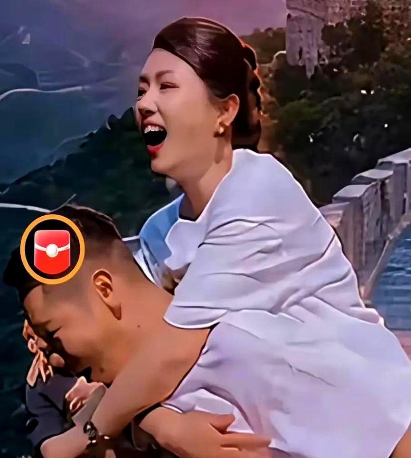 最近，娱乐圈又发现一对撒糖CP！

徐子崴和罗姣，二人被拍到在长城游玩，徐子崴直