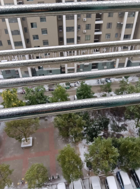 大家发现没，很多人天真的认为，房子跌了就买得起了，如今房价真的下探了，能买得起房