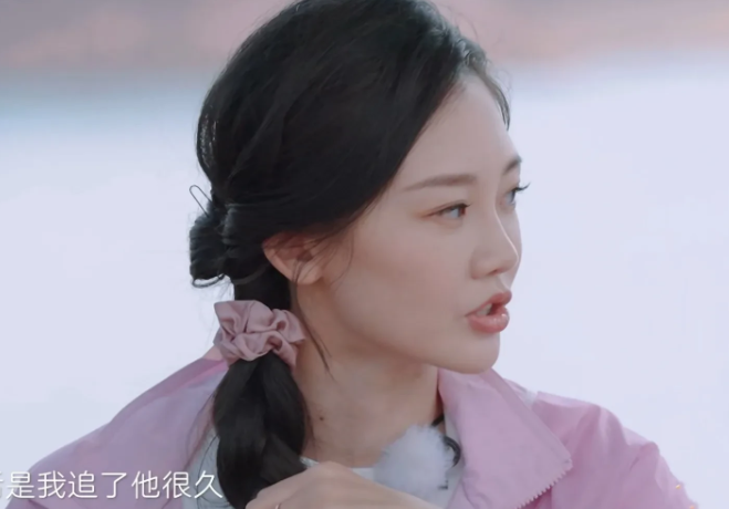 谈到自己的“秘密”时，苗苗：“喜欢过一个十几年的男孩子，我追了他很久。”

陈乔