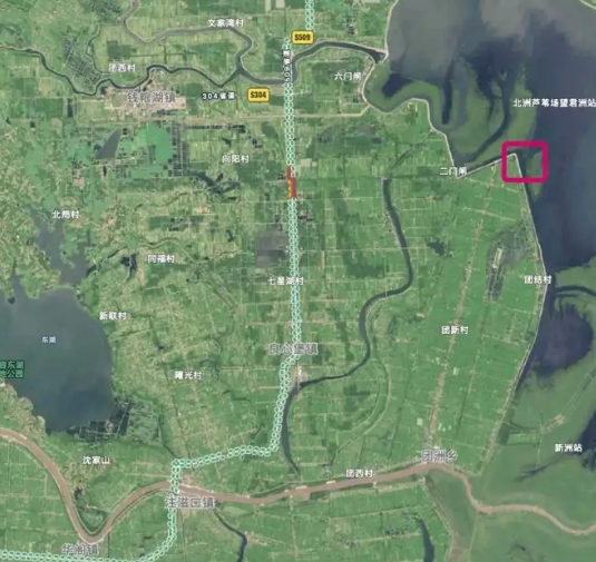 1977年建成，最初是为了消灭血吸虫，所以围起来灭螺，但是慢慢就变成了农田，自然