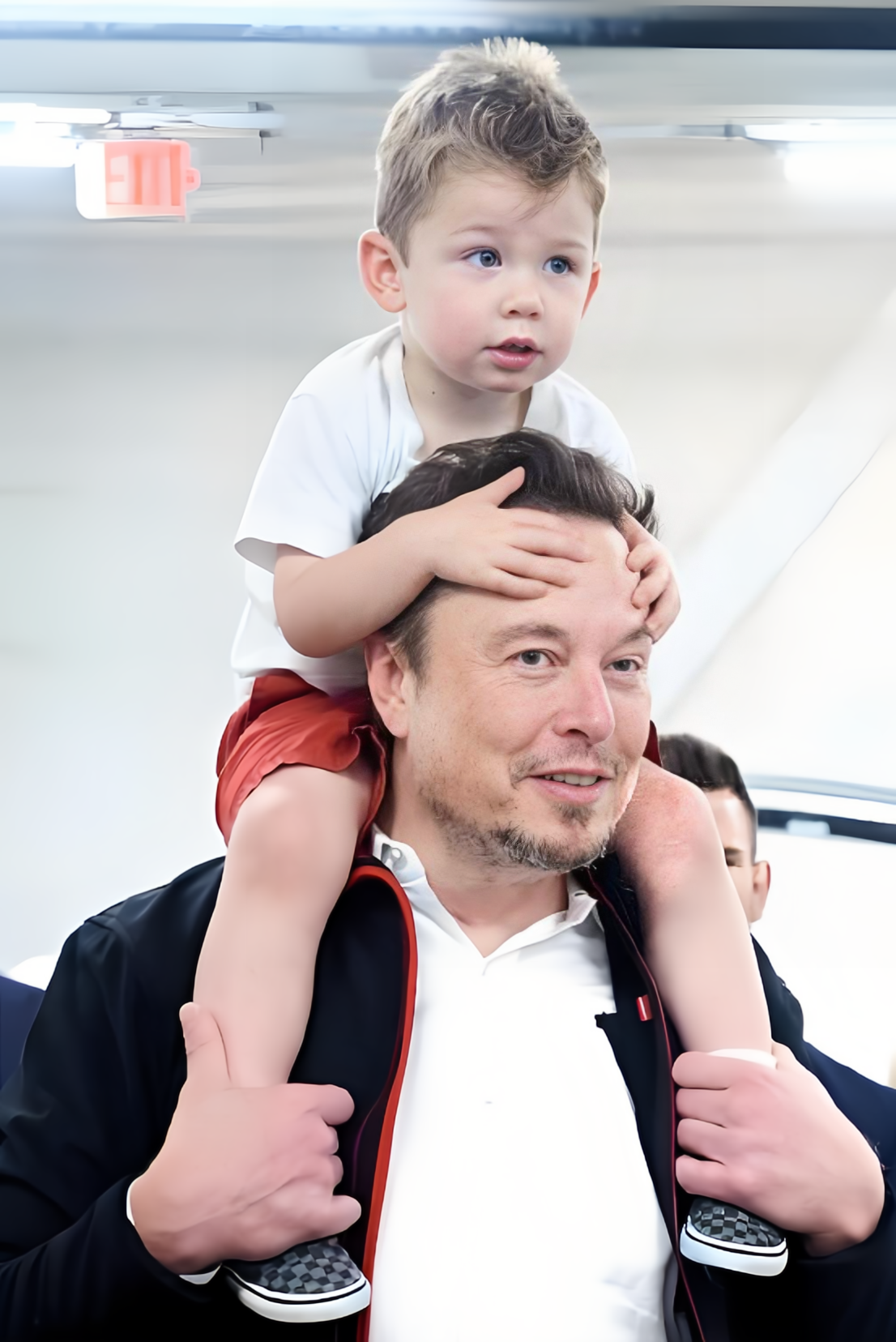 马斯克为什么走到哪里都带着小儿子呢？甚至出席特朗普总统就职典礼也带着。这里面有无