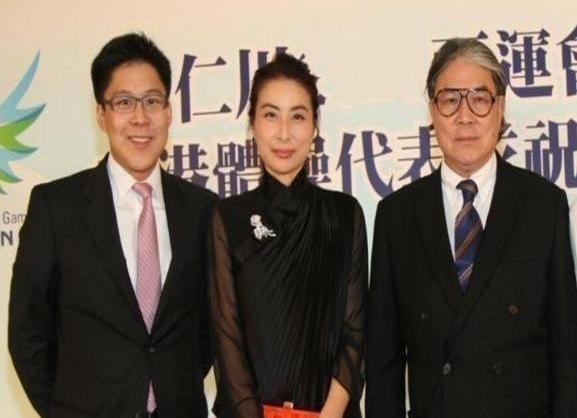 郭晶晶生霍中曦这事儿简直豪门圈连续剧！
霍老爷子霍震霆向来传统，长孙出生都要算准
