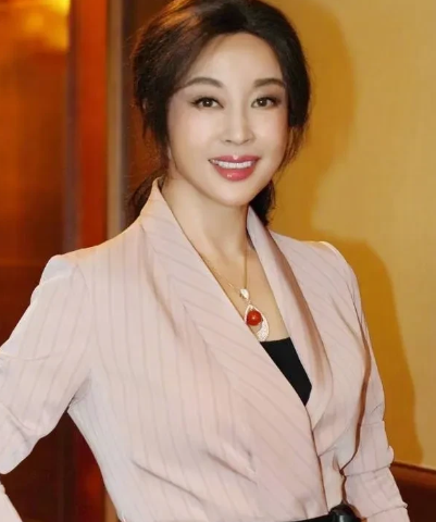对于《一路繁花》，刘晓庆做了这3点回应。

1. 如果下次再邀请，一定会慎重考虑