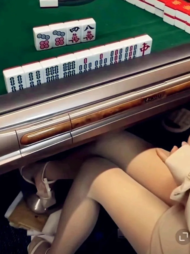这个牌想糊，估计难度不小啊！​