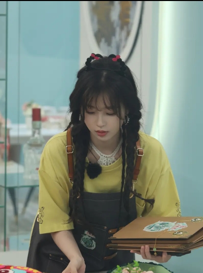 虞书欣少女感十足