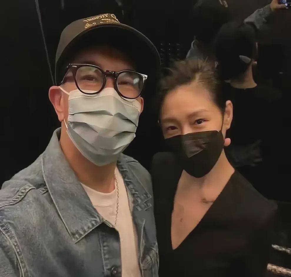  
 
听说具俊晔最近在收拾行李准备回老家了。身边朋友透露他这段时间情绪特别低落