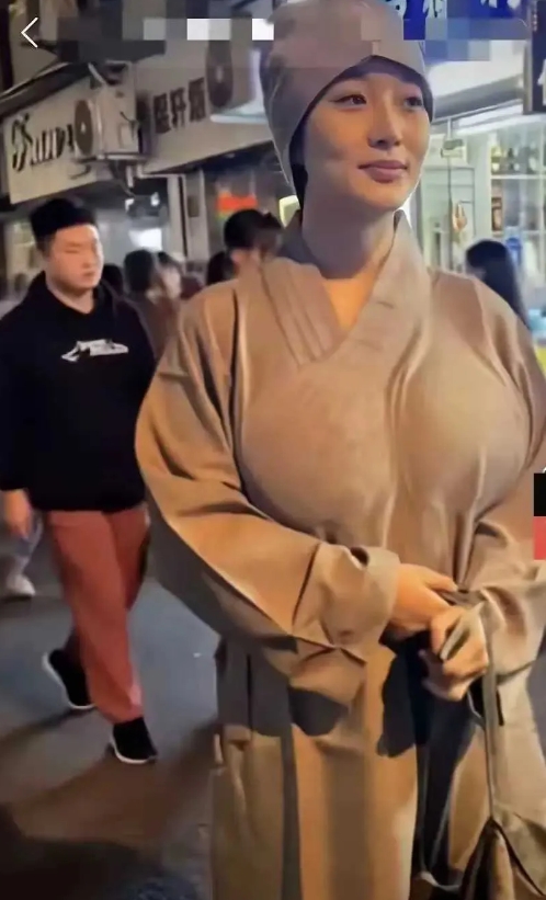第一次见到出家人，宛若天仙！
