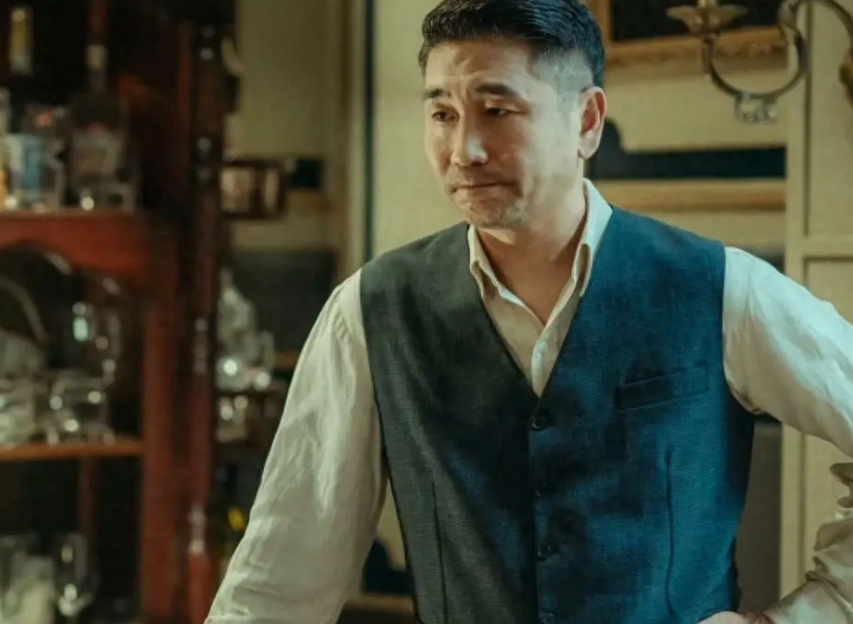 《哈尔滨一九四四》是由杨幂、秦昊、张子贤、栾元晖、王鹤润等主演的谍战剧，该剧以抗