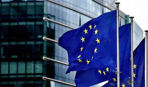 欧盟这回真和美国撕破脸了！就在美俄密谋瓜分乌克兰的节骨眼上，布鲁塞尔突然甩出第1