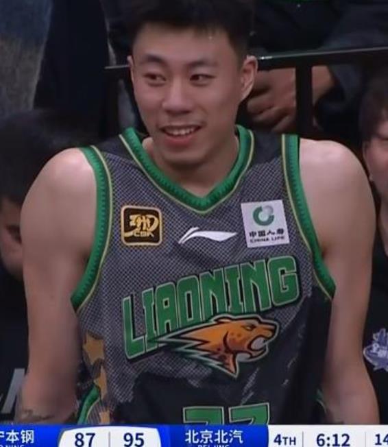 张镇麟致敬库里！辽篮105-106遭北京男篮逆转，遭遇三连败。弗格45分最佳，张