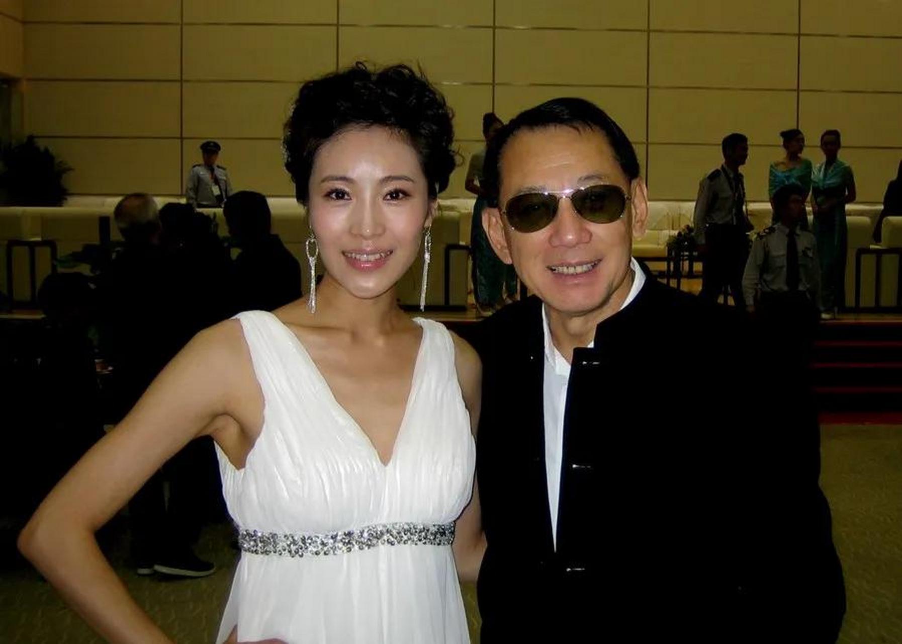 2015年，杨受成向“上海仔”讨要4000w欠款。
上海仔说：“要钱没有，要命一