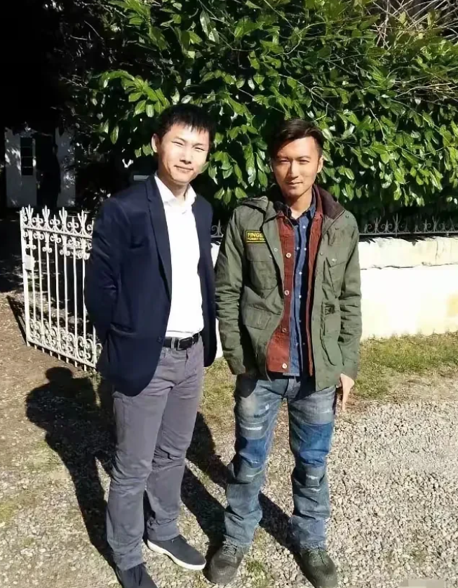 谢霆锋天生就是吃电影这碗饭的！
哈哈，这居然是谢霆锋！80年的按说也可以，但他是
