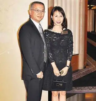 何超凤与何志坚：延续家族使命