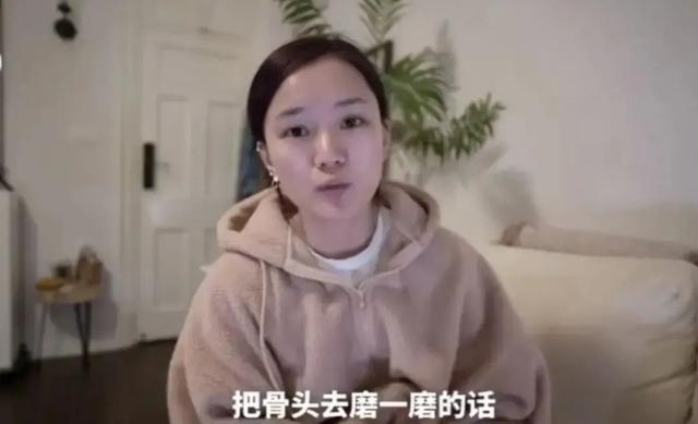 20年前的“国民初恋”却一朝沦为“柜姐”，她却活出了真正的自我（国民初恋 小说）-第2张图片-九妖电影