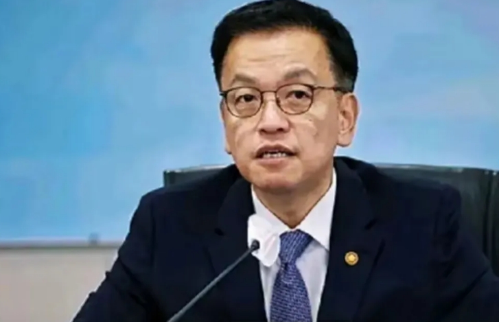 崔相穆已经做出了自己的选择！
1 月 6 日，就在韩国公调处和韩国警方还在为谁去