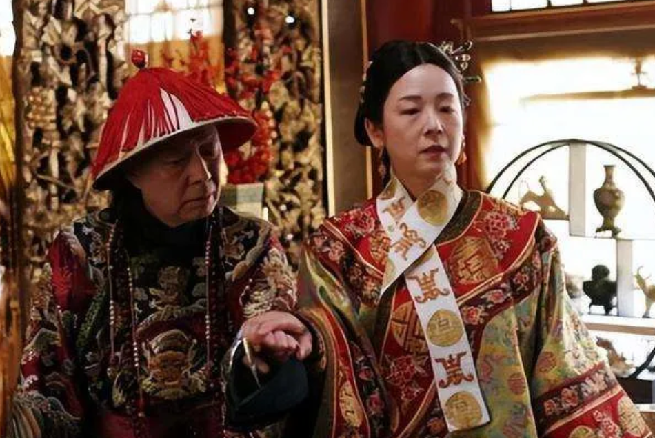 1881年，71岁的左宗棠娶了17岁的章怡为妾。洞房花烛夜，章怡说：“老爷，我来