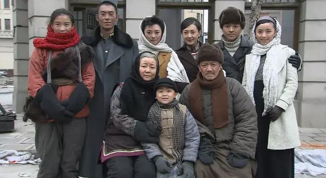 2005年寒冬，《闯关东》剧组为了搜集第一手材料，他们顶着风雪向黑龙江进发，可是