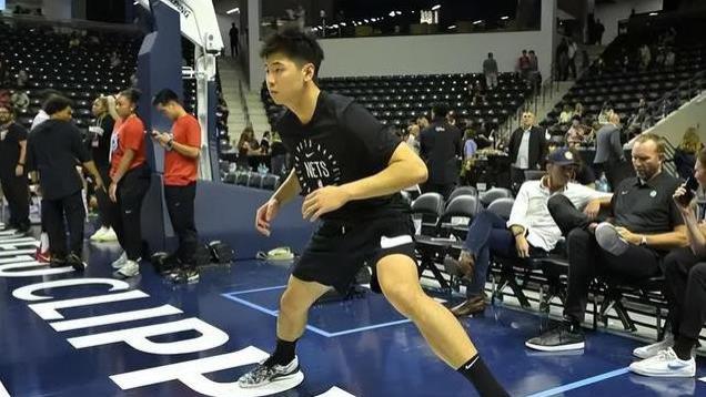 终于迎来首秀了！崔永熙三分球全部命中，赢得16分大胜