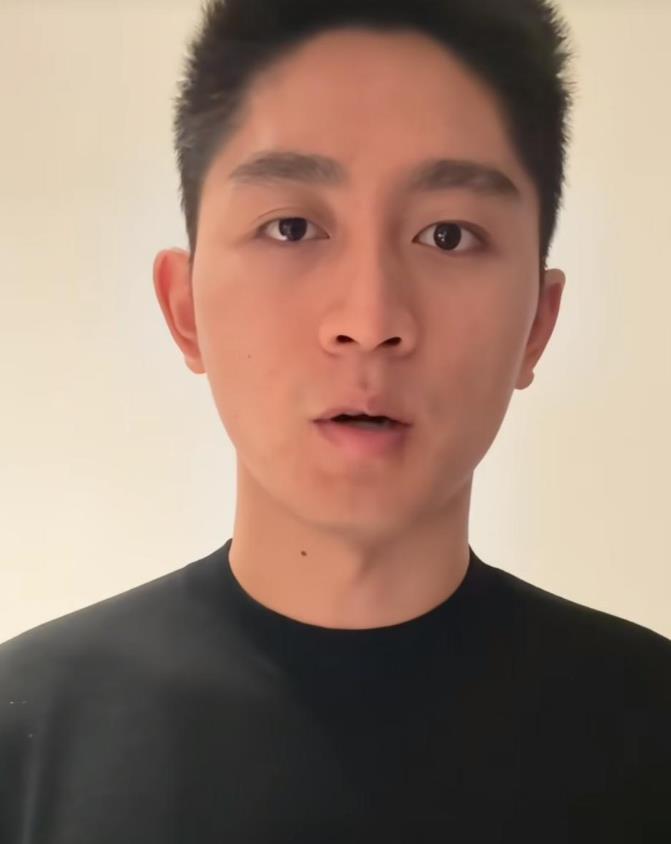 曝网红羊毛月塌房，吐槽大学生找不到工作。
 
他一天班没上过，就算上过也不是普通