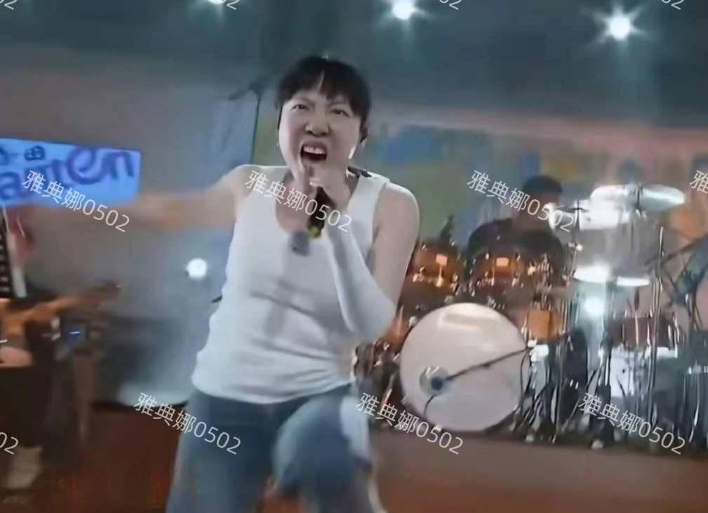 吴莫愁能不能做下表情管理，唱歌真没有必要用力过猛面目狰狞。
她之前参加好声音的时