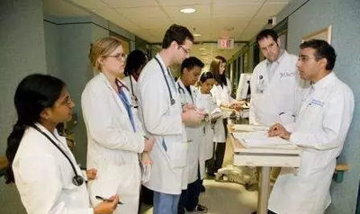 一名美国女子因服用抗生素“环丙沙星”后导致残疾