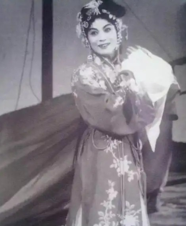 1967年，北京某医院，女人躺在冰冷的走廊上，挣扎了整整两天才咽了气。未曾想，护