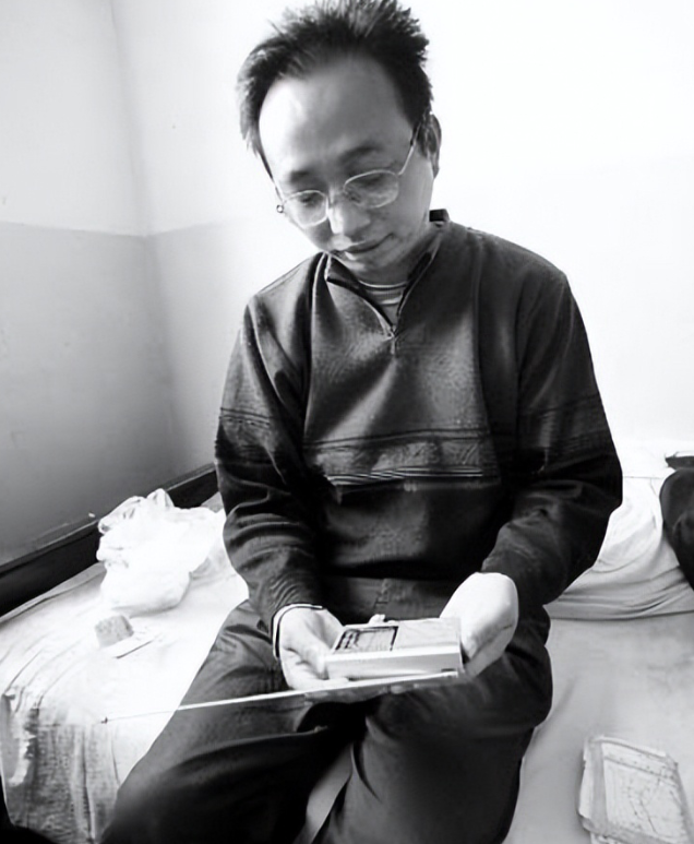 善恶终有报！2002年，一男子倾尽所有，花费40万元治愈了女友的白血病。不料一年