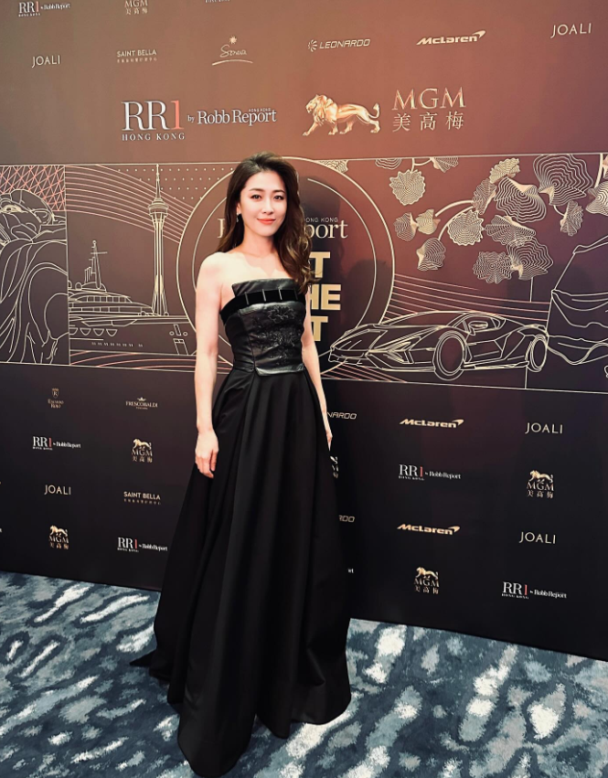 她曾经是香港TVB顶级美女，当年TVB很多电视剧找她当女主角，现在看起来依然这么